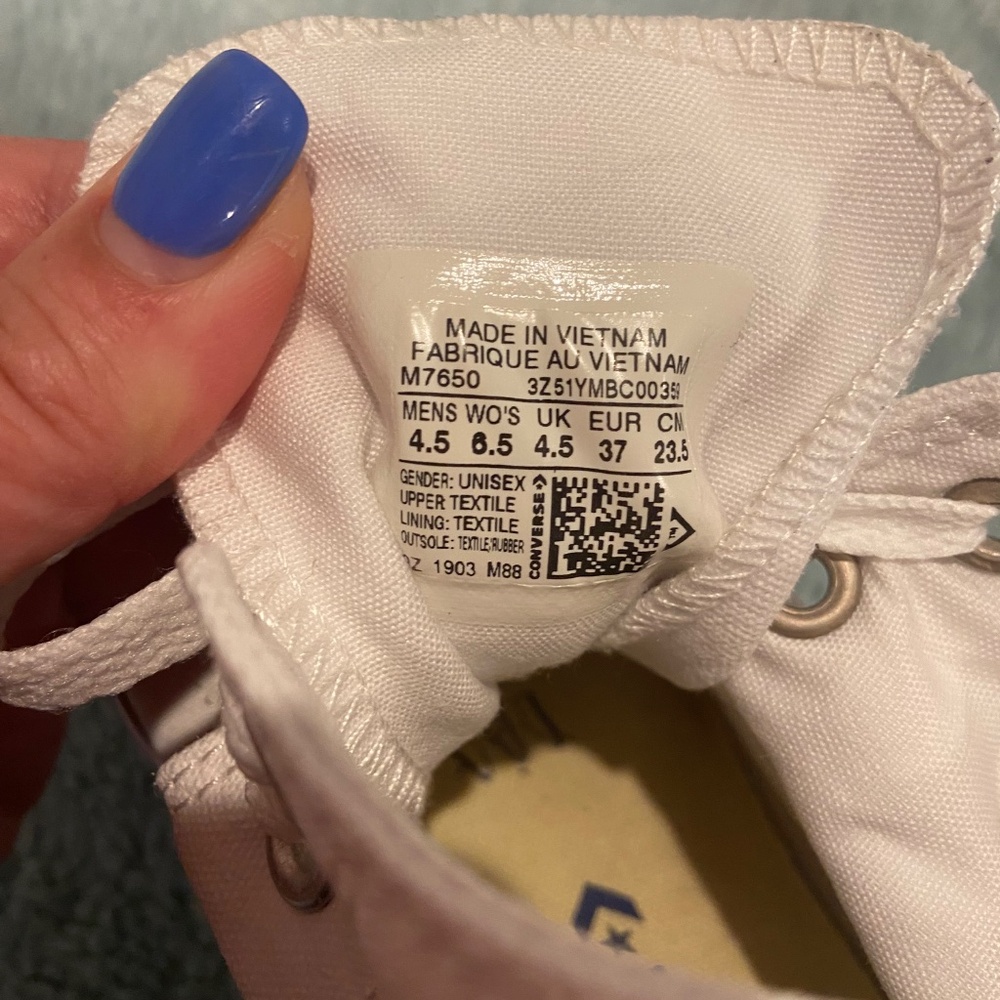 White Converse High Top Sneakers – Women’s 6.5 / Men’s 4.5 - Picture 7 of 8